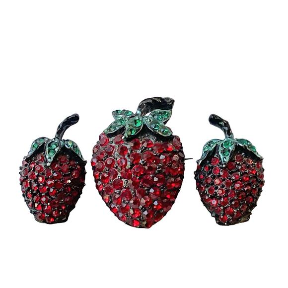 1960s Red Green Rhinestone Black Metal Strawberry Demi Parure Pin Clip Earrings - Picture 1 of 7